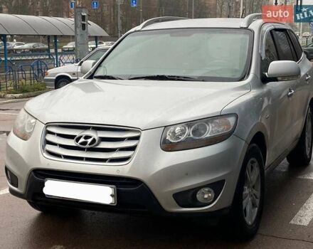 Серый Хендай Санта Фе, объемом двигателя 2 л и пробегом 270 тыс. км за 11900 $, фото 1 на Automoto.ua