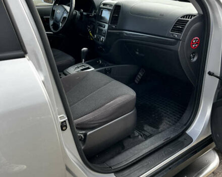 Серый Хендай Санта Фе, объемом двигателя 2.2 л и пробегом 235 тыс. км за 12900 $, фото 33 на Automoto.ua