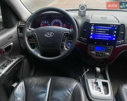 Серый Хендай Санта Фе, объемом двигателя 2 л и пробегом 270 тыс. км за 11900 $, фото 17 на Automoto.ua