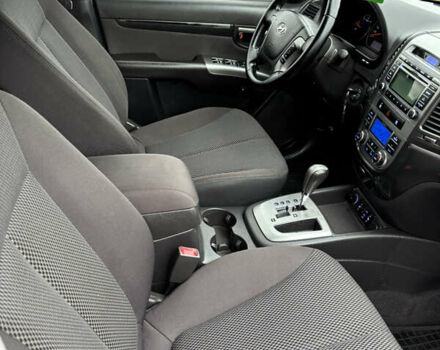 Серый Хендай Санта Фе, объемом двигателя 2.2 л и пробегом 262 тыс. км за 12500 $, фото 18 на Automoto.ua