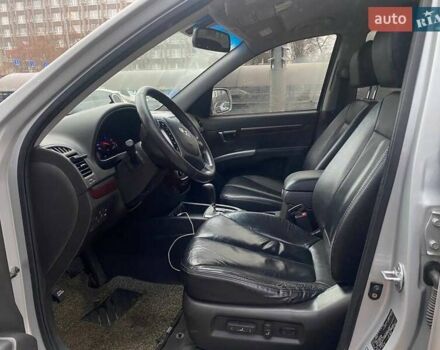 Серый Хендай Санта Фе, объемом двигателя 2 л и пробегом 270 тыс. км за 11900 $, фото 7 на Automoto.ua