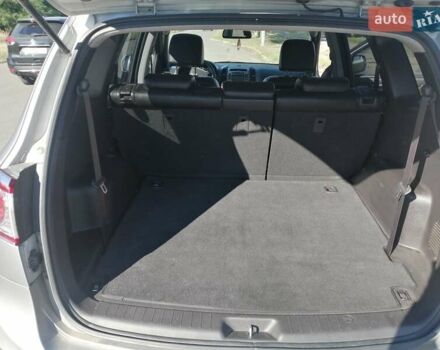 Серый Хендай Санта Фе, объемом двигателя 2 л и пробегом 370 тыс. км за 12200 $, фото 14 на Automoto.ua