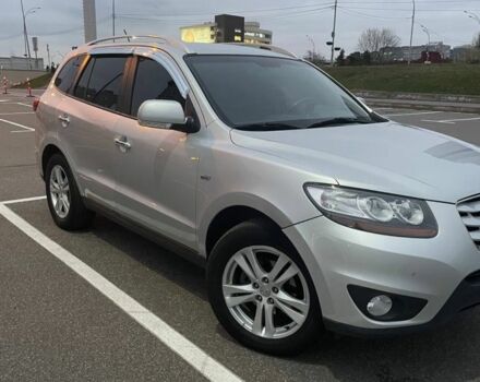 Серый Хендай Санта Фе, объемом двигателя 2 л и пробегом 270 тыс. км за 12000 $, фото 2 на Automoto.ua