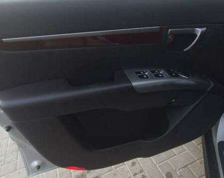 Серый Хендай Санта Фе, объемом двигателя 2 л и пробегом 250 тыс. км за 10800 $, фото 18 на Automoto.ua