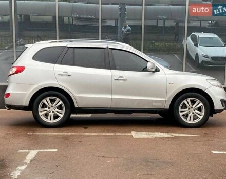 Серый Хендай Санта Фе, объемом двигателя 2 л и пробегом 270 тыс. км за 11900 $, фото 6 на Automoto.ua