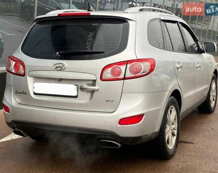 Серый Хендай Санта Фе, объемом двигателя 2 л и пробегом 270 тыс. км за 11900 $, фото 4 на Automoto.ua