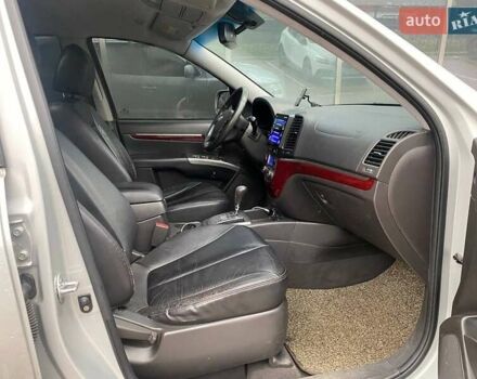 Серый Хендай Санта Фе, объемом двигателя 2 л и пробегом 270 тыс. км за 11900 $, фото 10 на Automoto.ua