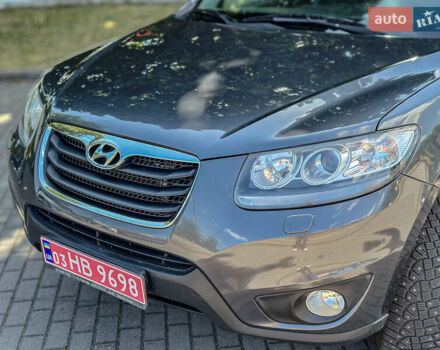 Серый Хендай Санта Фе, объемом двигателя 2.2 л и пробегом 229 тыс. км за 11900 $, фото 22 на Automoto.ua