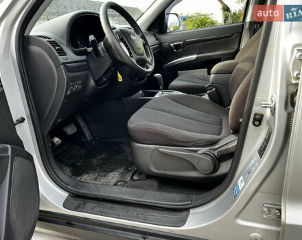 Серый Хендай Санта Фе, объемом двигателя 2.2 л и пробегом 235 тыс. км за 12900 $, фото 21 на Automoto.ua