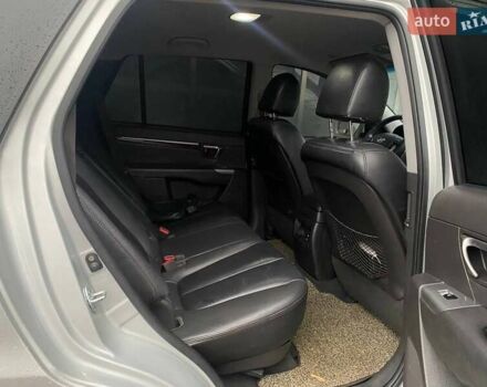 Серый Хендай Санта Фе, объемом двигателя 2 л и пробегом 270 тыс. км за 11900 $, фото 12 на Automoto.ua