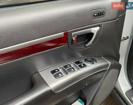 Серый Хендай Санта Фе, объемом двигателя 2 л и пробегом 270 тыс. км за 11900 $, фото 15 на Automoto.ua