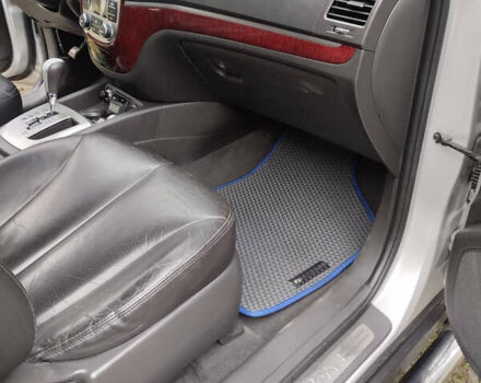 Серый Хендай Санта Фе, объемом двигателя 2 л и пробегом 271 тыс. км за 10950 $, фото 10 на Automoto.ua