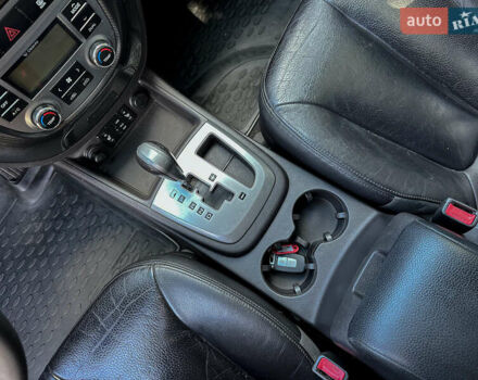 Серый Хендай Санта Фе, объемом двигателя 2.2 л и пробегом 229 тыс. км за 11900 $, фото 62 на Automoto.ua