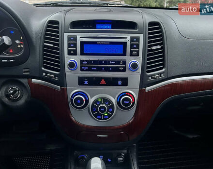 Сірий Хендай Санта Фе, об'ємом двигуна 2.2 л та пробігом 269 тис. км за 9990 $, фото 49 на Automoto.ua