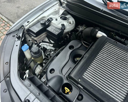 Сірий Хендай Санта Фе, об'ємом двигуна 2.2 л та пробігом 269 тис. км за 9990 $, фото 87 на Automoto.ua