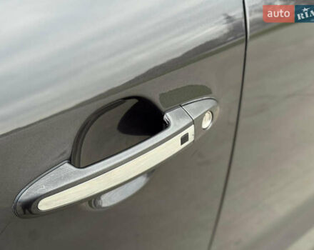 Серый Хендай Санта Фе, объемом двигателя 2.2 л и пробегом 193 тыс. км за 14900 $, фото 8 на Automoto.ua