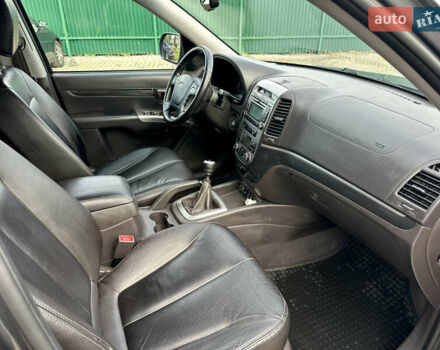 Сірий Хендай Санта Фе, об'ємом двигуна 2.2 л та пробігом 296 тис. км за 10800 $, фото 21 на Automoto.ua