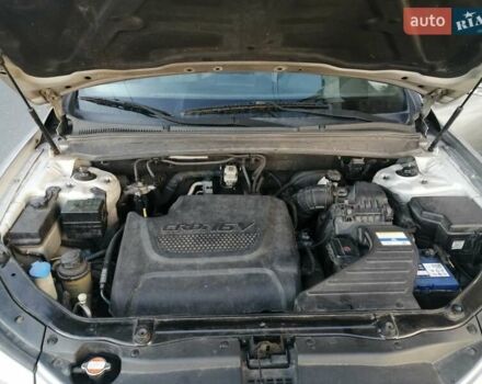 Серый Хендай Санта Фе, объемом двигателя 2 л и пробегом 370 тыс. км за 12200 $, фото 22 на Automoto.ua