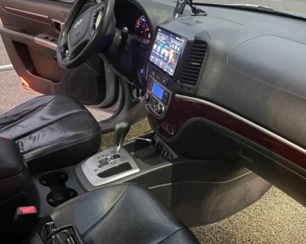 Серый Хендай Санта Фе, объемом двигателя 2 л и пробегом 270 тыс. км за 12000 $, фото 9 на Automoto.ua