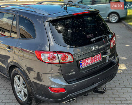 Серый Хендай Санта Фе, объемом двигателя 2.2 л и пробегом 229 тыс. км за 11900 $, фото 26 на Automoto.ua