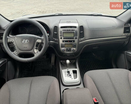 Серый Хендай Санта Фе, объемом двигателя 2.2 л и пробегом 266 тыс. км за 11700 $, фото 8 на Automoto.ua