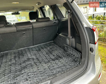 Серый Хендай Санта Фе, объемом двигателя 2.2 л и пробегом 235 тыс. км за 12900 $, фото 15 на Automoto.ua