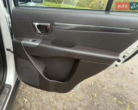 Серый Хендай Санта Фе, объемом двигателя 2.2 л и пробегом 226 тыс. км за 12999 $, фото 52 на Automoto.ua