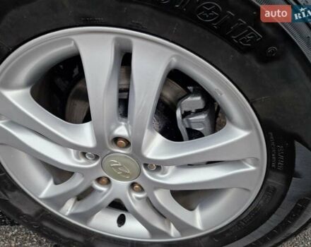 Серый Хендай Санта Фе, объемом двигателя 2.2 л и пробегом 165 тыс. км за 12500 $, фото 9 на Automoto.ua