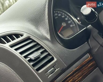 Сірий Хендай Санта Фе, об'ємом двигуна 2.2 л та пробігом 180 тис. км за 11200 $, фото 28 на Automoto.ua