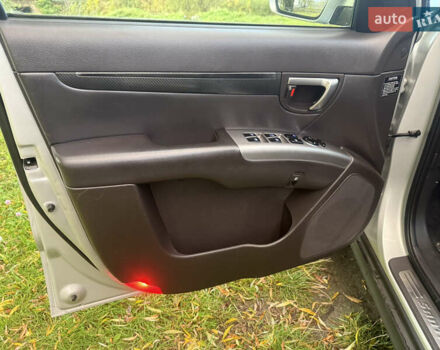 Серый Хендай Санта Фе, объемом двигателя 2.2 л и пробегом 226 тыс. км за 12999 $, фото 35 на Automoto.ua