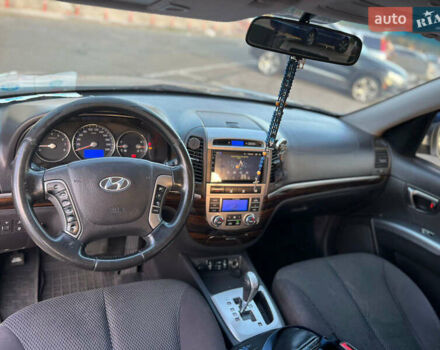 Серый Хендай Санта Фе, объемом двигателя 2.36 л и пробегом 51 тыс. км за 10800 $, фото 11 на Automoto.ua
