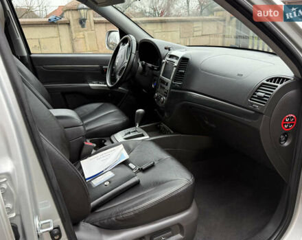 Серый Хендай Санта Фе, объемом двигателя 2.2 л и пробегом 148 тыс. км за 12950 $, фото 25 на Automoto.ua