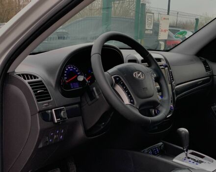 Серый Хендай Санта Фе, объемом двигателя 2.2 л и пробегом 193 тыс. км за 14255 $, фото 10 на Automoto.ua