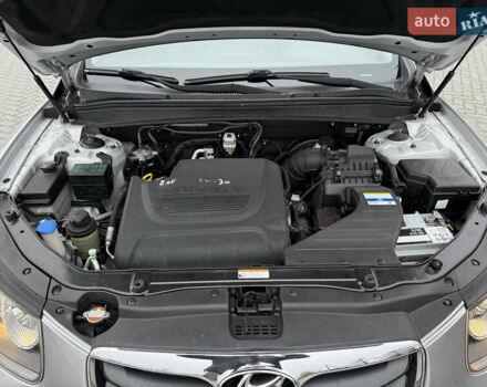 Серый Хендай Санта Фе, объемом двигателя 2 л и пробегом 236 тыс. км за 12600 $, фото 41 на Automoto.ua