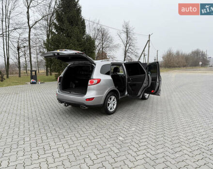 Серый Хендай Санта Фе, объемом двигателя 2 л и пробегом 236 тыс. км за 12600 $, фото 34 на Automoto.ua