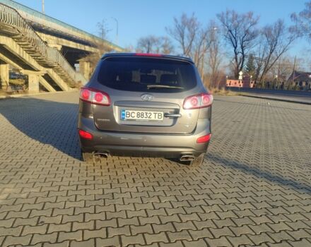 Серый Хендай Санта Фе, объемом двигателя 2.2 л и пробегом 322 тыс. км за 10500 $, фото 1 на Automoto.ua