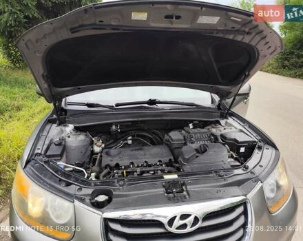 Сірий Хендай Санта Фе, об'ємом двигуна 2.4 л та пробігом 230 тис. км за 10300 $, фото 10 на Automoto.ua