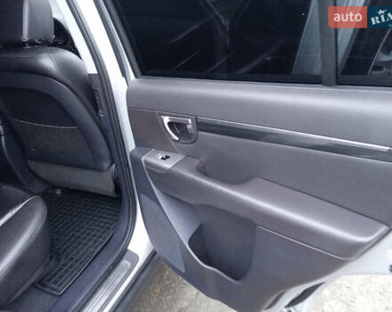 Сірий Хендай Санта Фе, об'ємом двигуна 2.2 л та пробігом 229 тис. км за 14000 $, фото 6 на Automoto.ua