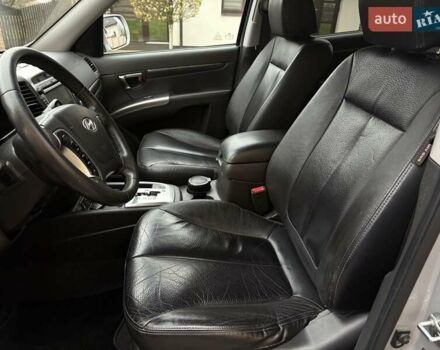 Серый Хендай Санта Фе, объемом двигателя 2.2 л и пробегом 200 тыс. км за 13200 $, фото 5 на Automoto.ua