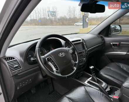 Серый Хендай Санта Фе, объемом двигателя 2 л и пробегом 236 тыс. км за 12600 $, фото 14 на Automoto.ua