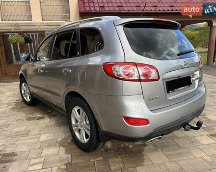Серый Хендай Санта Фе, объемом двигателя 2.2 л и пробегом 245 тыс. км за 12900 $, фото 10 на Automoto.ua