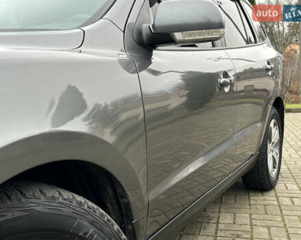 Серый Хендай Санта Фе, объемом двигателя 2.2 л и пробегом 197 тыс. км за 12900 $, фото 10 на Automoto.ua