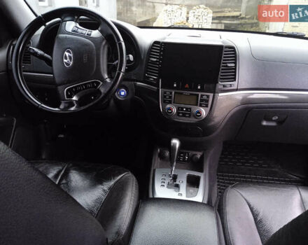 Сірий Хендай Санта Фе, об'ємом двигуна 2.2 л та пробігом 229 тис. км за 14000 $, фото 5 на Automoto.ua