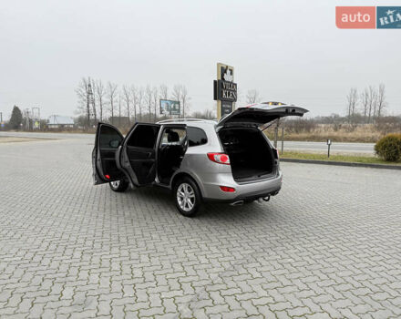 Серый Хендай Санта Фе, объемом двигателя 2 л и пробегом 236 тыс. км за 12600 $, фото 32 на Automoto.ua