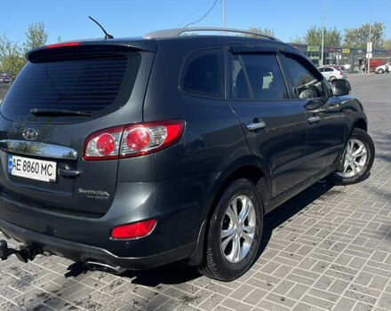 Серый Хендай Санта Фе, объемом двигателя 2.2 л и пробегом 228 тыс. км за 14777 $, фото 2 на Automoto.ua