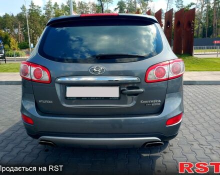 Серый Хендай Санта Фе, объемом двигателя 2.2 л и пробегом 294 тыс. км за 11500 $, фото 4 на Automoto.ua