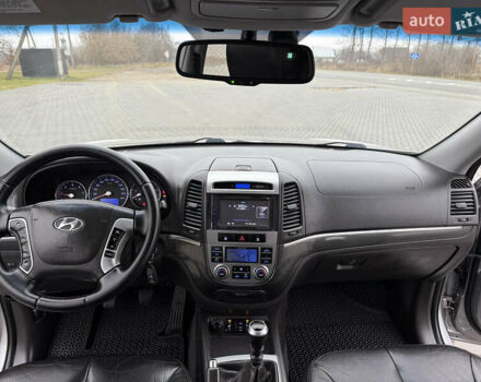 Серый Хендай Санта Фе, объемом двигателя 2 л и пробегом 236 тыс. км за 12600 $, фото 28 на Automoto.ua