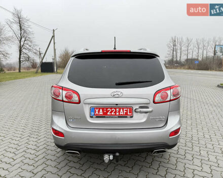 Серый Хендай Санта Фе, объемом двигателя 2 л и пробегом 236 тыс. км за 12600 $, фото 6 на Automoto.ua