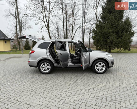 Серый Хендай Санта Фе, объемом двигателя 2 л и пробегом 236 тыс. км за 12600 $, фото 35 на Automoto.ua