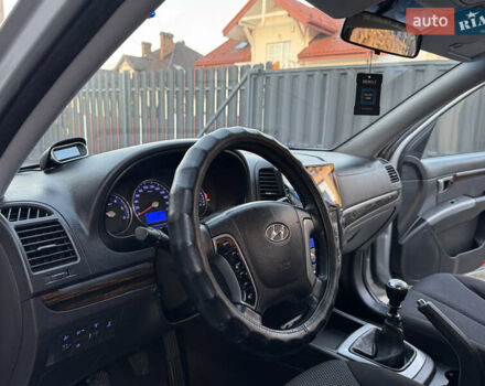 Серый Хендай Санта Фе, объемом двигателя 2.2 л и пробегом 191 тыс. км за 12900 $, фото 19 на Automoto.ua